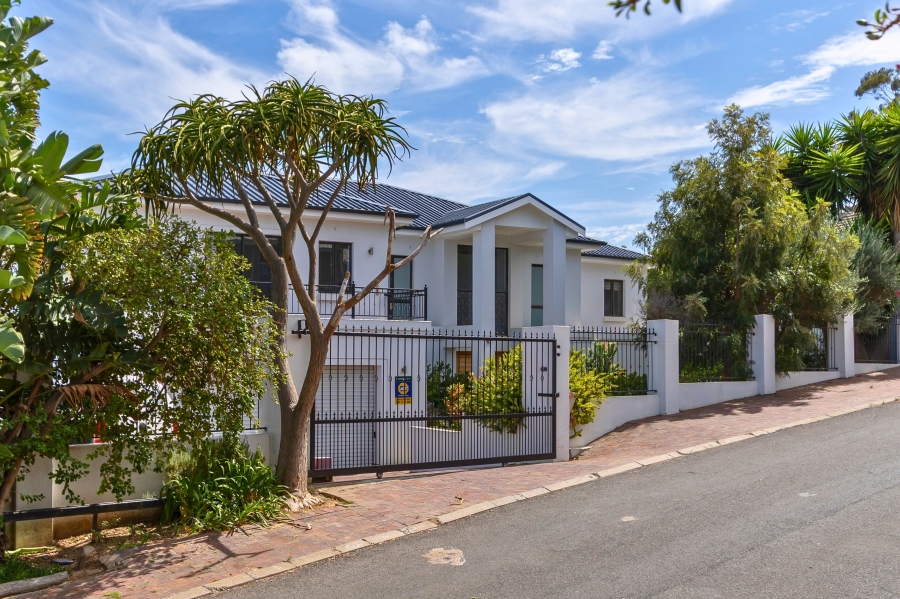 4 Bedroom Property for Sale in Heldervue Western Cape